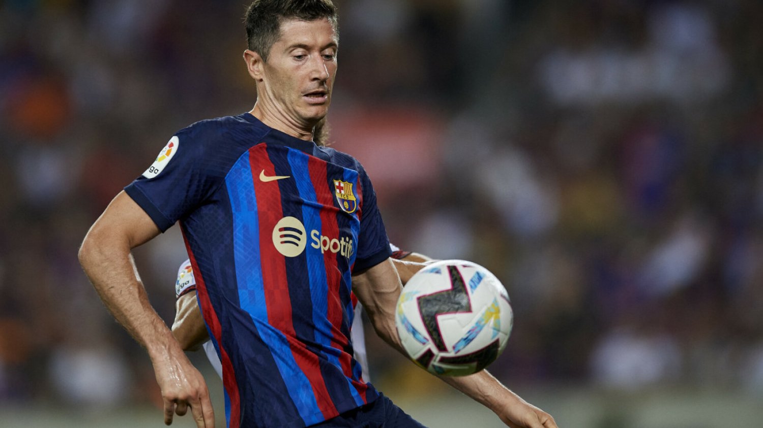Robert Lewandowski przed El Clasico na swoim koncie miał już 14 trafień w oficjalnych meczach Dumy Katalonii.