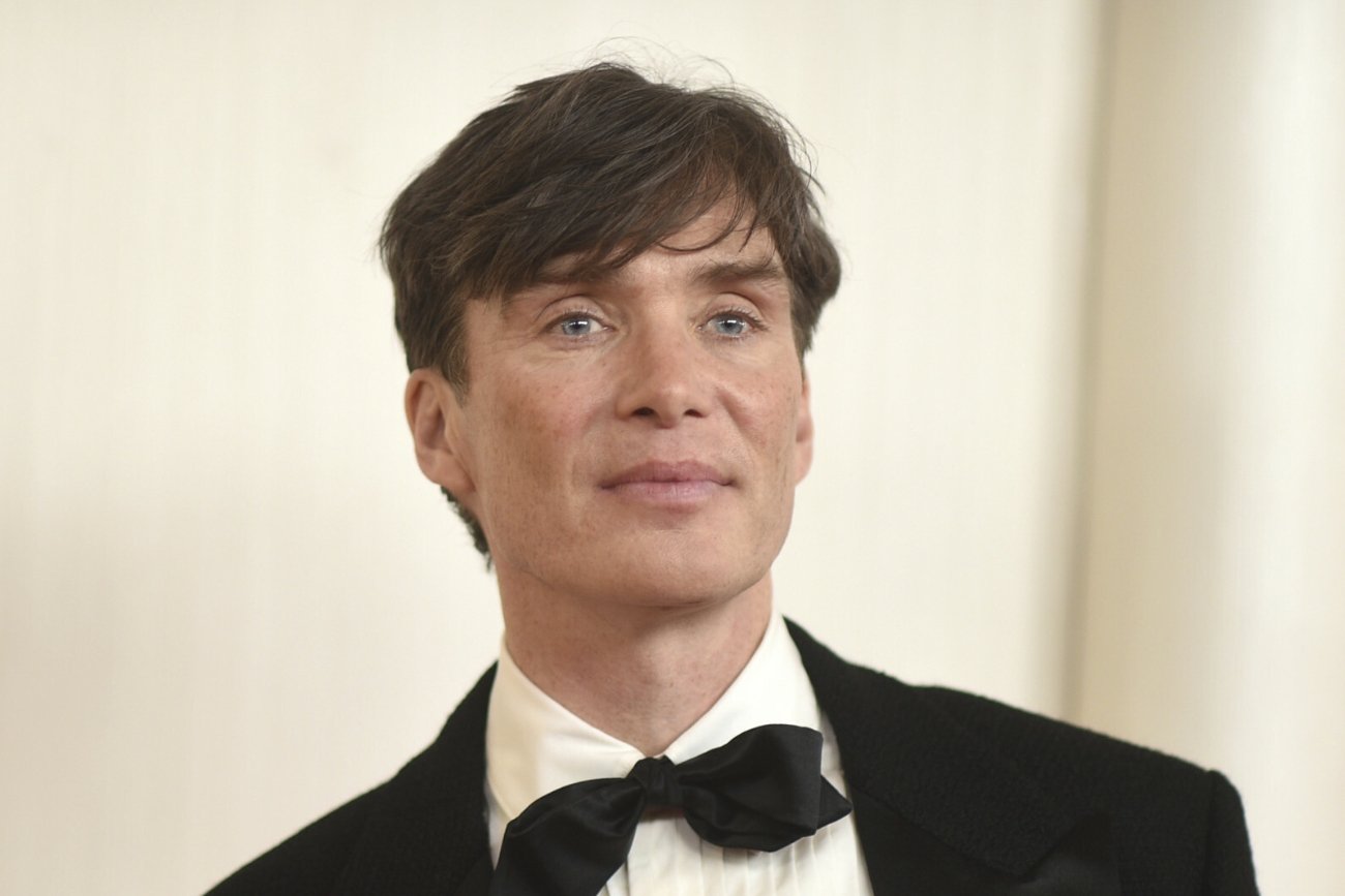 Cillian Murphy wraca jako Tommy Shelby w filmie "Peaky Blinders". Są pierwsze zdjęcia