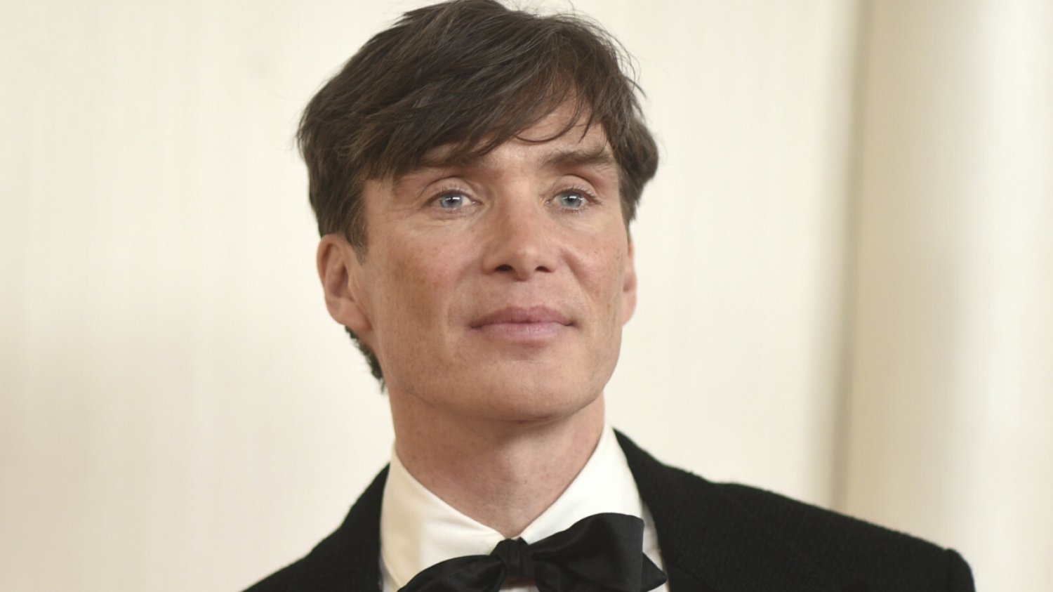 Cillian Murphy wraca jako Tommy Shelby w filmie "Peaky Blinders". Są pierwsze zdjęcia