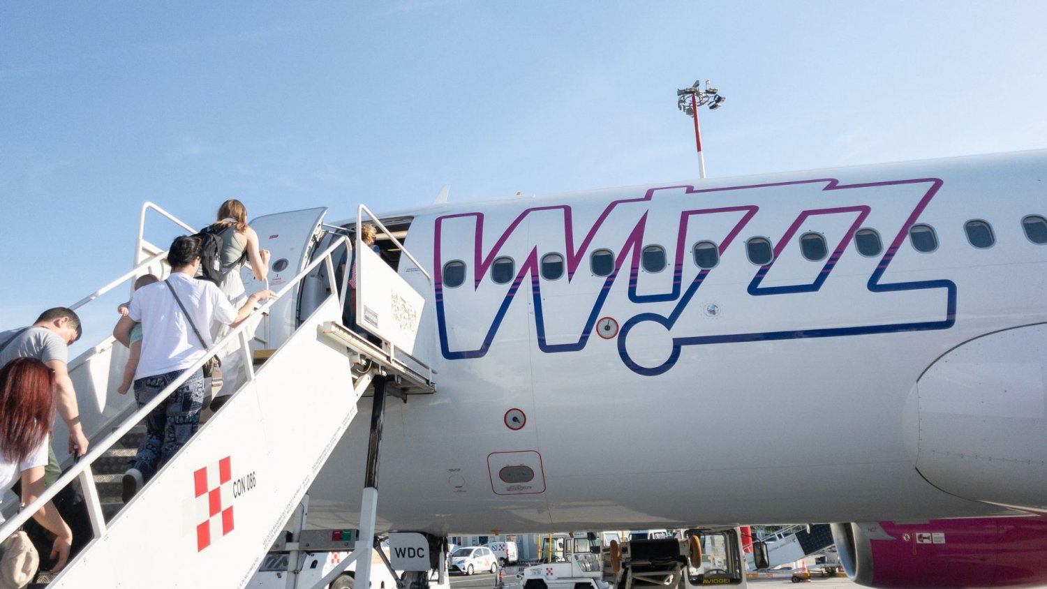 Wizz Air już liczy straty przez wojnę na Bliskim Wschodzie. Pasażerowie mają się czym martwić