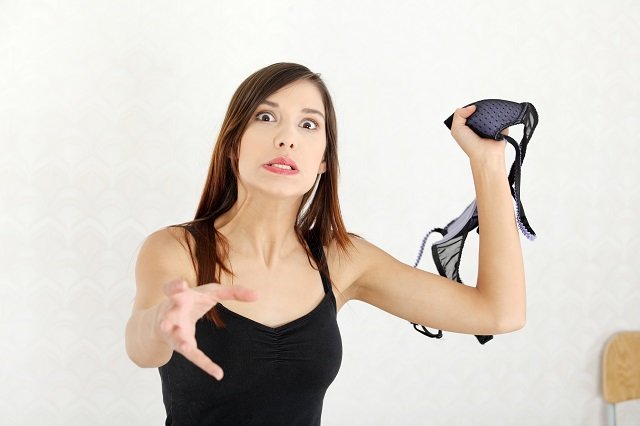 Zmień biustonosz, wciągnij brzuch. O ramiączkach i koszulkach