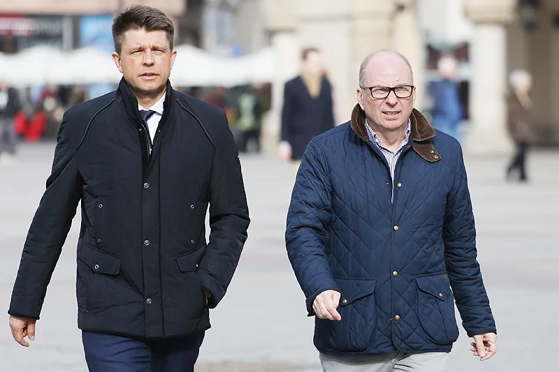 W rozmowie z naTemat.pl Jerzy Meysztowicz przypomina, że Nowoczesna od początku stanowczo protestowała przeciwko zakazowi handlu w niedzielę. Formacja miała własny pomysł na zapewnienie pracownikom wolnych dni i zadbanie o swobodę handlu.