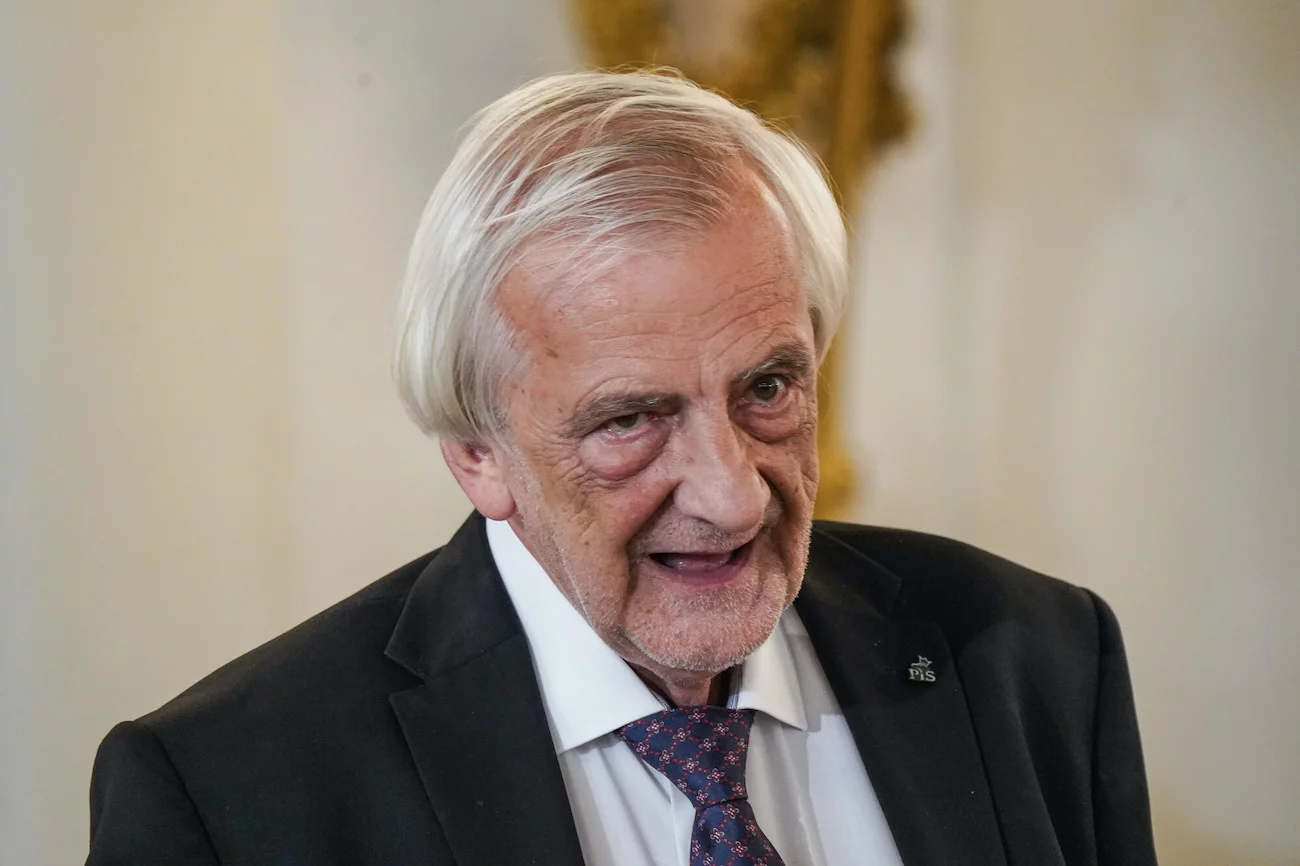 Kobieta zaczepiła Terleckiego i oskarżyła PiS o łamanie praw kobiet. W odpowiedzi polityk PiS nazwał ją kretynką. Kobieta zaczepiła Terleckiego i oskarżyła PiS o łamanie praw kobiet. W odpowiedzi polityk PiS nazwał ją kretynką.