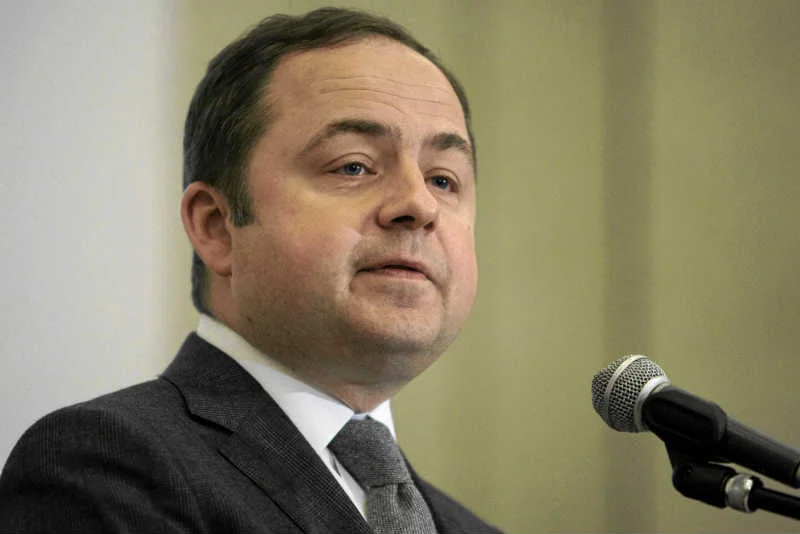 Konrad Szymański, minister ds. europejskich mówi, że istnieje groźba zawieszenia działalności strefy Schengen.