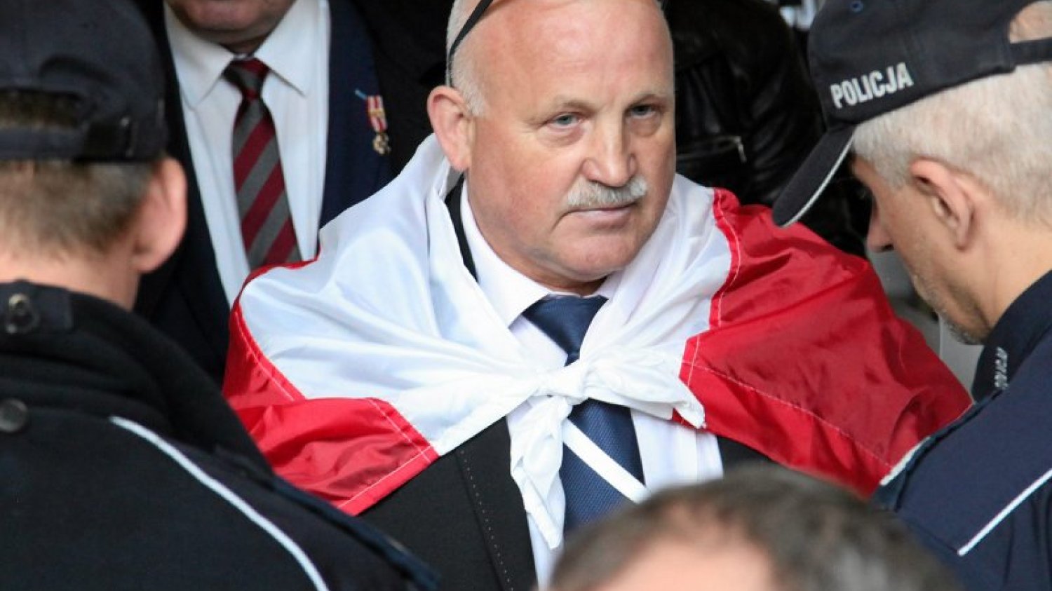 Piotr Rybak jeden z organizatorów protestu pod domem Frasyniuka został niedawno skazany przez sąd. Chyba nie spodziewał  się, że sąsiedzi staną w obronie legendy "Solidarności".