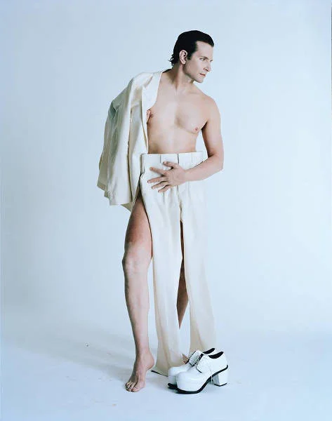 Bradley Cooper dla "W"