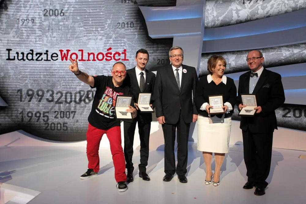 Budynek Ufficio Primo. Wręczenie nagród "Człowiek Wolności" . Od lewej: Jerzy Owsiak, Adam Malysz, Bronislaw Komorowski, Solange Olszewska i Henryk Skarżyński