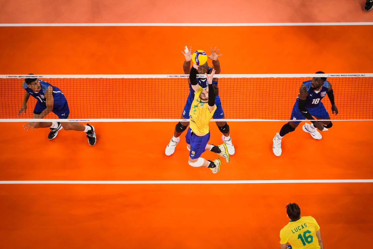 Brazylijczycy i Kubańczycy stworzyli świetne widowisko w pierwszym pojedynku MŚ 2022 siatkarzy.