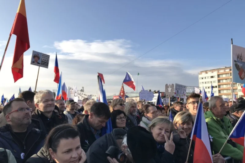 W Pradze wyszło zaprotestować przeciwko polityce rządu co najmniej 200 tysięcy osób.