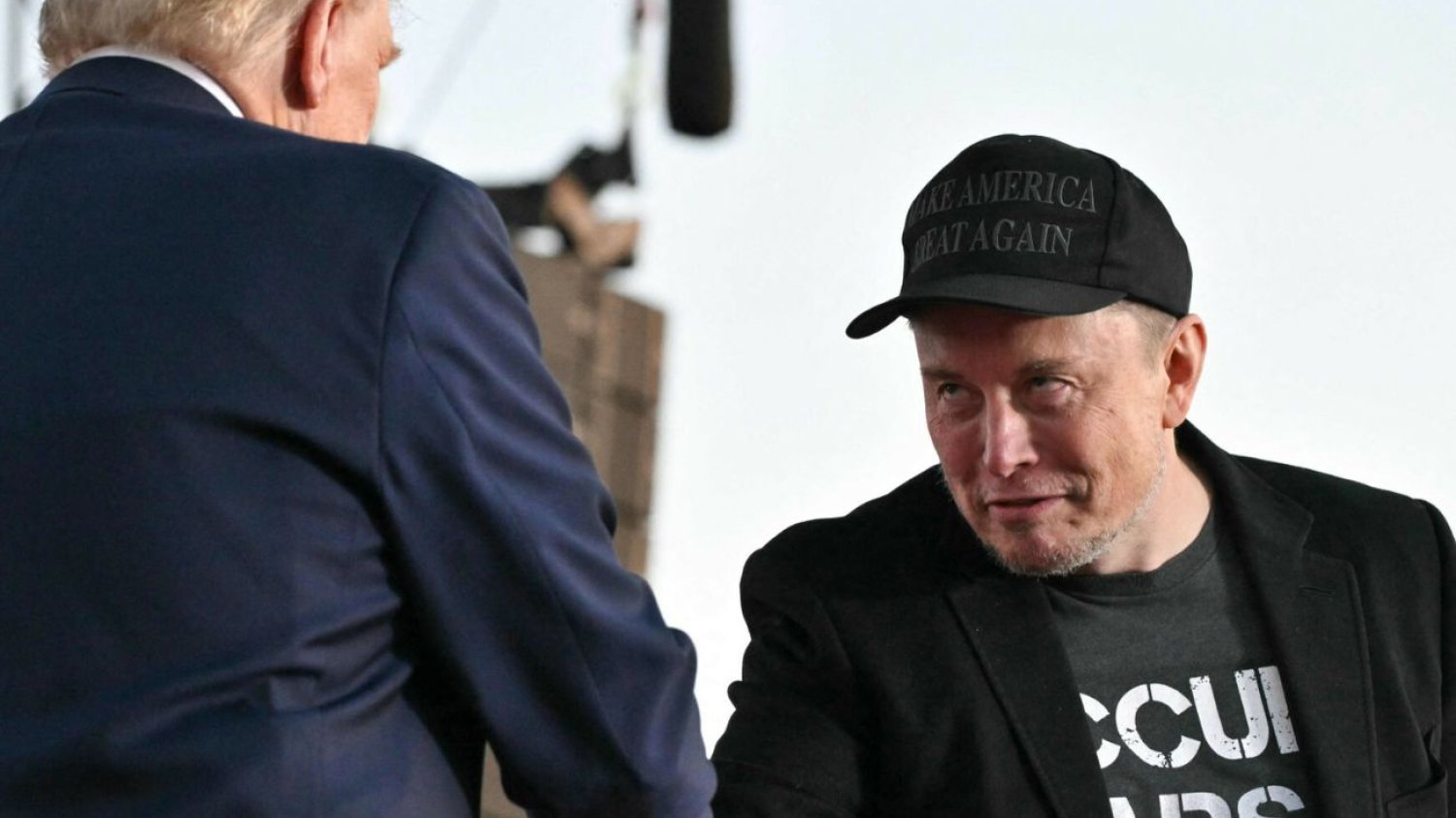 Elon Musk stworzył raj dla rosyjskich trolli. Tak pomaga w wygranej Trumpowi