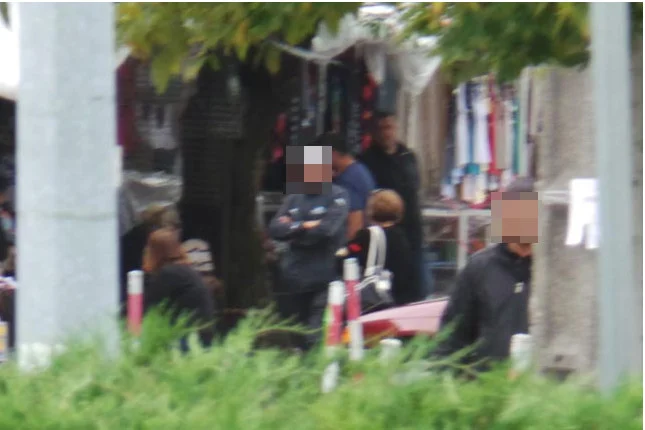 Sprzedawcy papierosów przy bazarze na ul. Bakalarskiej