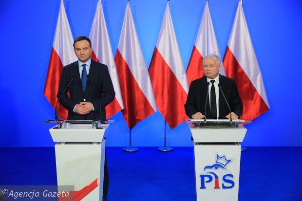 Tylko jeden z nich będzie musiał tłumaczyć się z obietnic wyborczych. I nie będzie to prezes PiS.