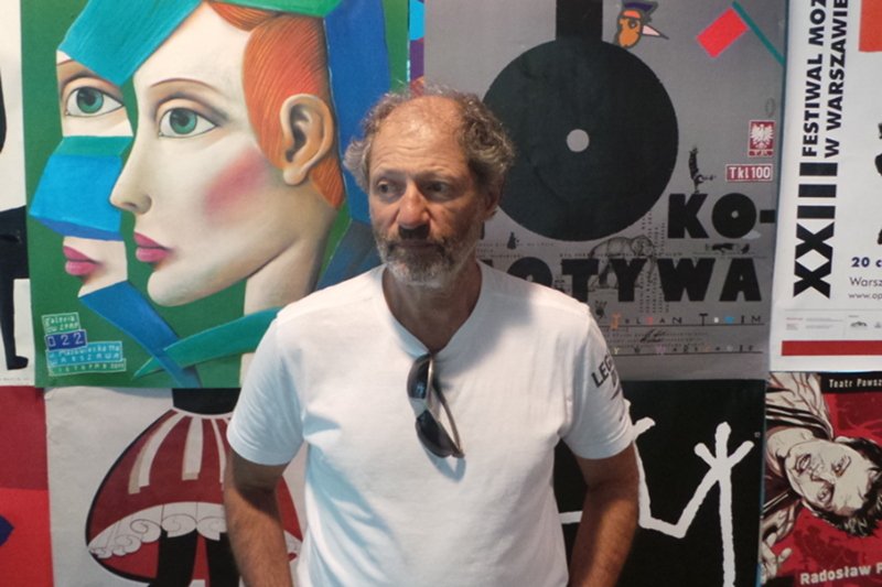 Włodzimierz Orzeł jest jednym z największych kolekcjonerów polskiego plakatu.
