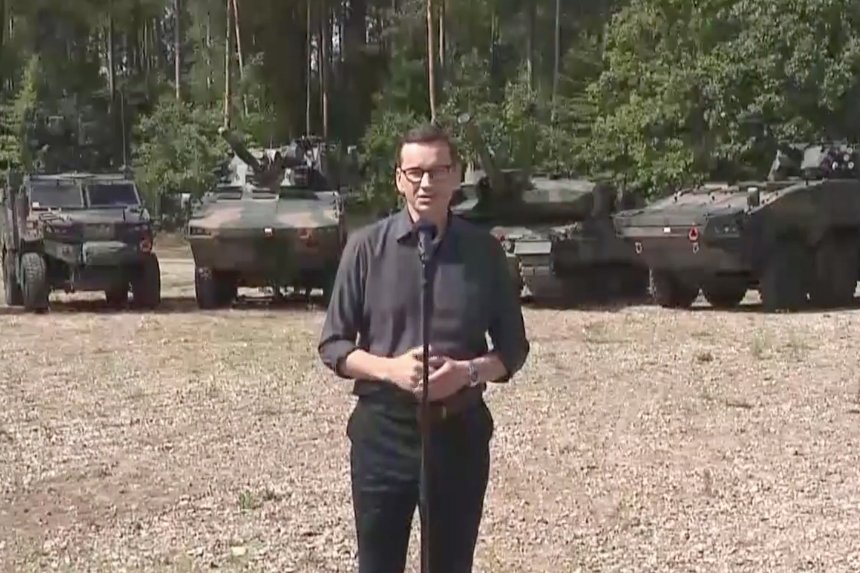 Premier Mateusz Moraiwecki straszył na pikniku wojskowym w Stężycy migrantami i Niemcami