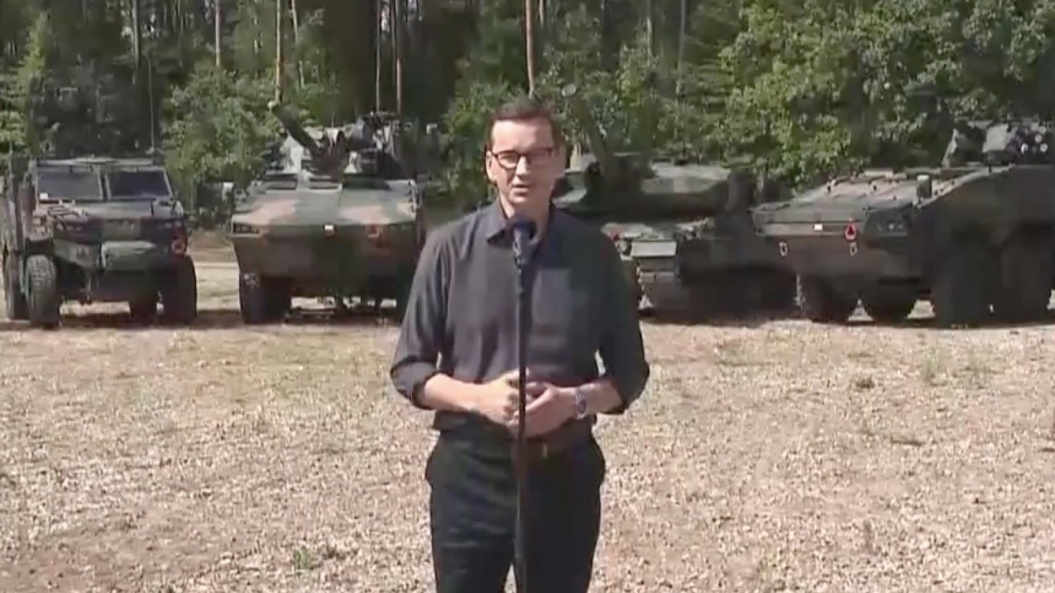 Premier Mateusz Moraiwecki straszył na pikniku wojskowym w Stężycy migrantami i Niemcami