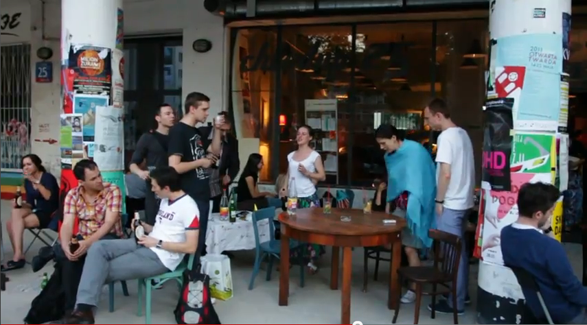 5. urodziny Klancyka na Chłodnej 25, spontaniczny toast