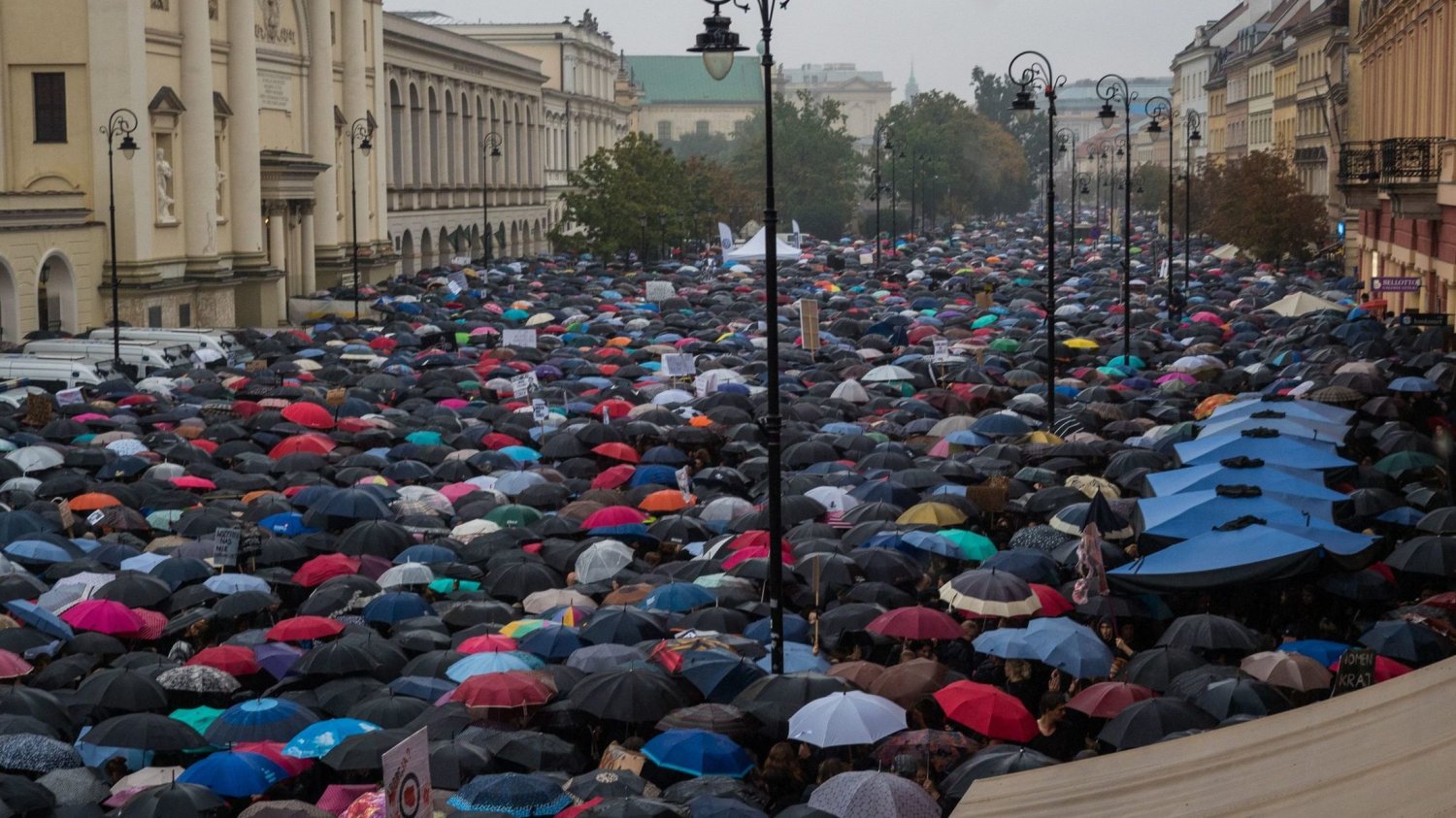 "Czarny protest" - runda II, przybrał na sile. Masowe protesty w całej Polsce.