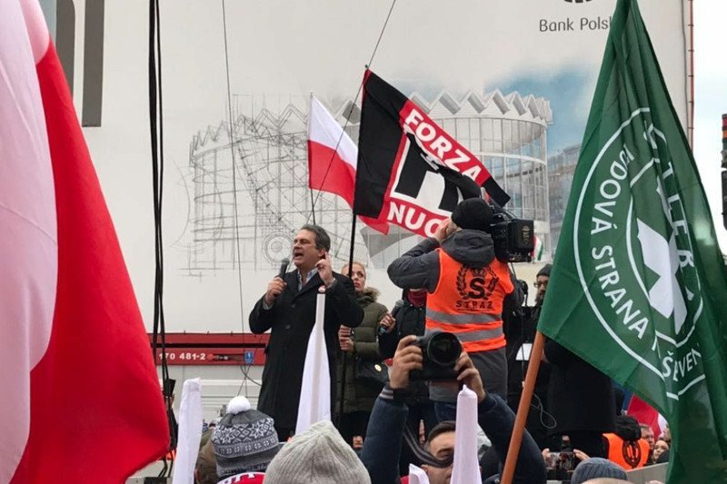 Lider Forza Nuova, Roberto Fiore, przemawiał podczas marszu Niepodległości w 2017 roku. W tym roku go nie było.