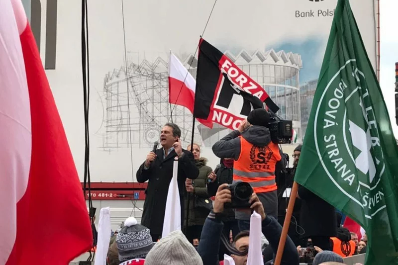 Lider Forza Nuova, Roberto Fiore, przemawiał podczas marszu Niepodległości w 2017 roku. W tym roku go nie było.