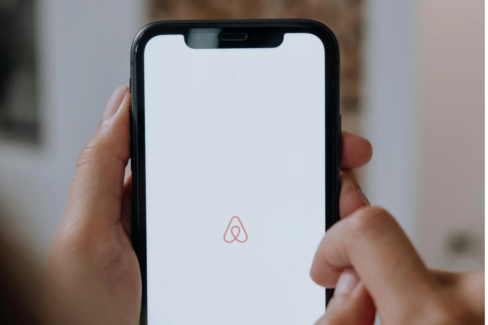 Airbnb wprowadza zakaz używania kamer przez właścicieli.