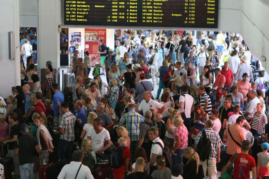 Tysiące turystów utknęło na lotnisku na Krecie