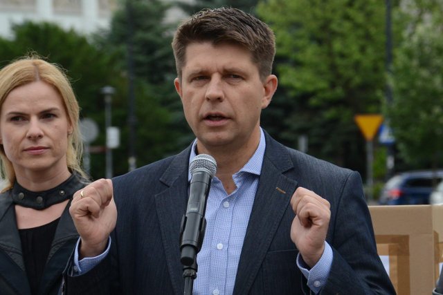 Stefan Niesiołowski nazywa Ryszarda Petru dywersantem Prawa i Sprawiedliwości, który uniemożliwia PO wygraną w wyborach.