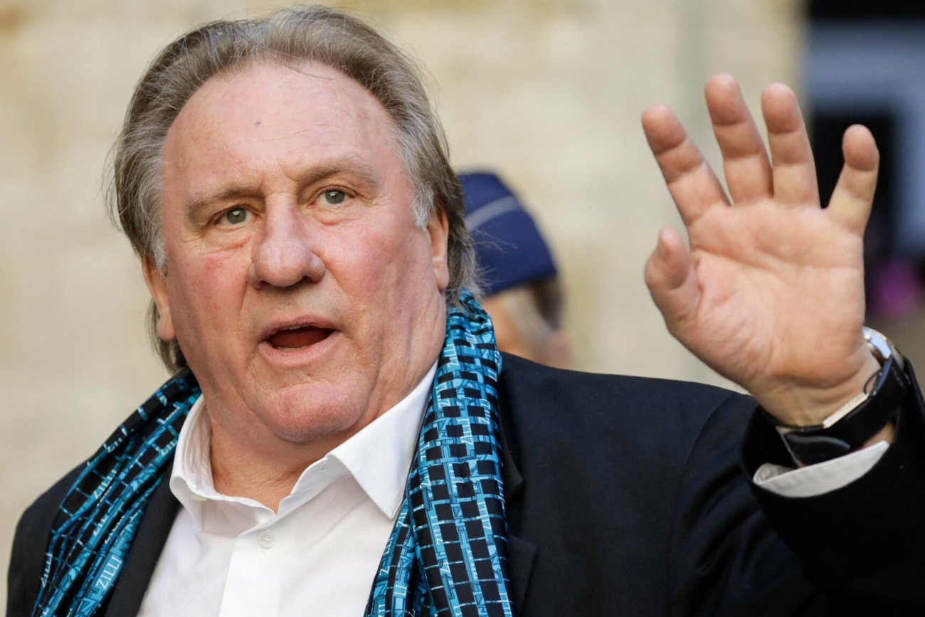Gérard Depardieu zatrzymany przez francuską policję z powodu oskarżeń dot. napaści na tle seksualnym.