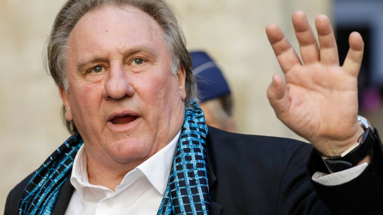 Gérard Depardieu zatrzymany przez francuską policję z powodu oskarżeń dot. napaści na tle seksualnym. Gérard Depardieu zatrzymany przez francuską policję z powodu oskarżeń dot. napaści na tle seksualnym.