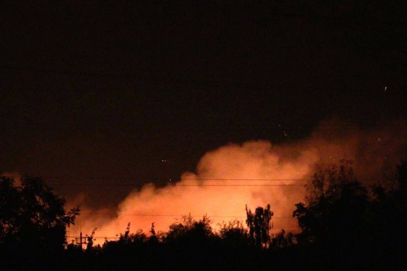 Eksplozje w składzie amunicji pod Czernichowem na Ukrainie.