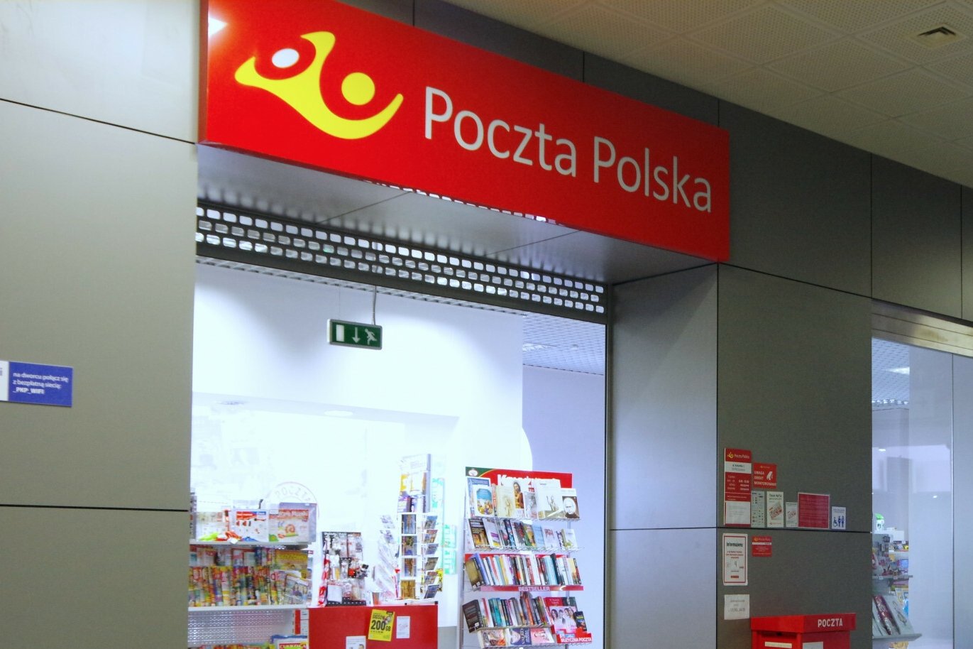 Przesyłki dla Ukrainy miały utknąć na Poczcie Polskiej.