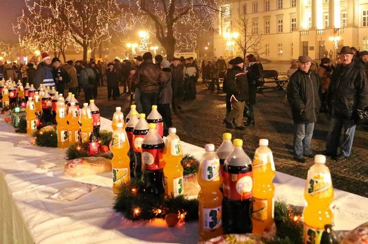 Wigilia w Radomiu, jeszcze zanim wszystkie napoje zniknęły ze stołów.