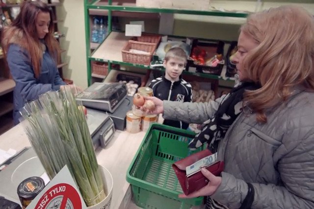 Kadr ze spotu Andrzeja Dudy, który przekonuje wyborców, że Polska nie jest gotowa na przyjęcie euro