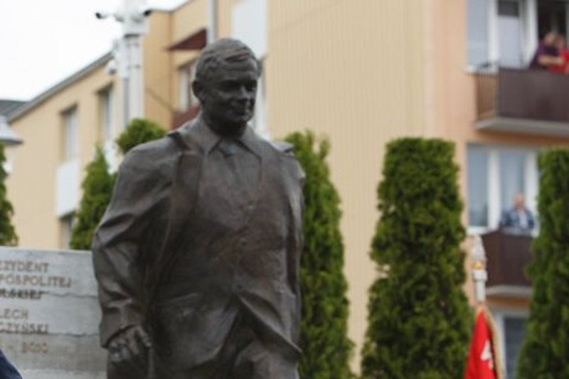 W lipcu w Kraśniku odsłonięto pomnik smoleński oraz rzeźbę Lecha Kaczyńskiego.