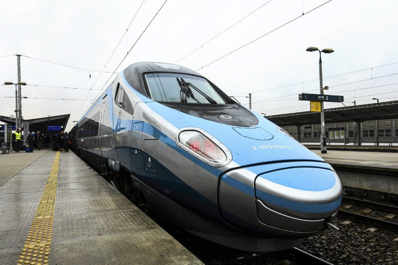 Zderzenie Pendolino z autobusem w Nowym Dworze Mazowieckim. Są utrudnienia w ruchu.