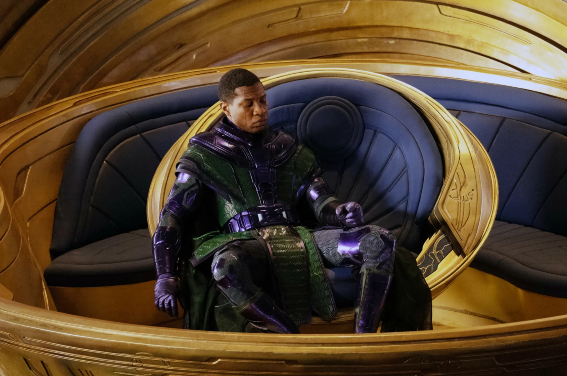 Jonathan Majors jako Kang Zdobywca w filmie "Ant-Man i Osa: Kwantomania".