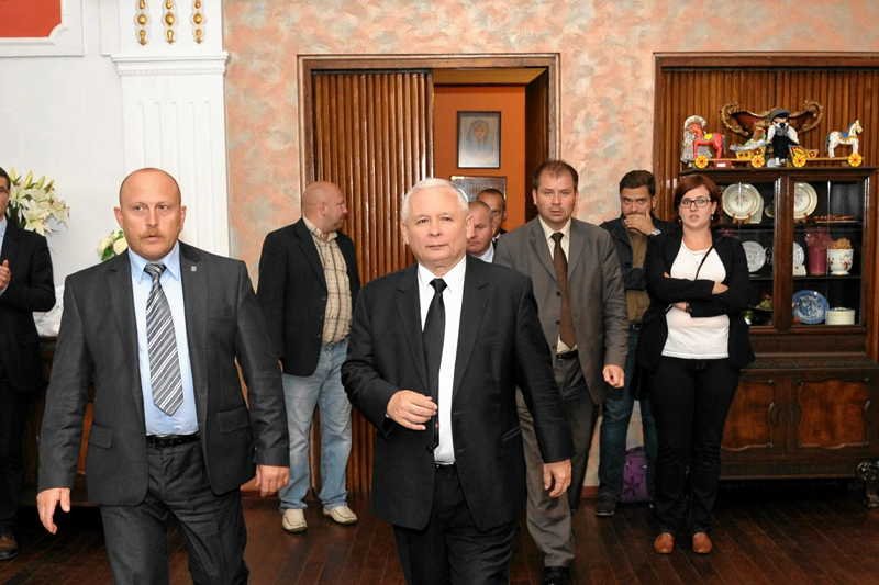 Jarosław Kaczyński przekonuje, że Bronisław Komorowski nie miałby szans na karierę polityczną w "normalnym kraju".