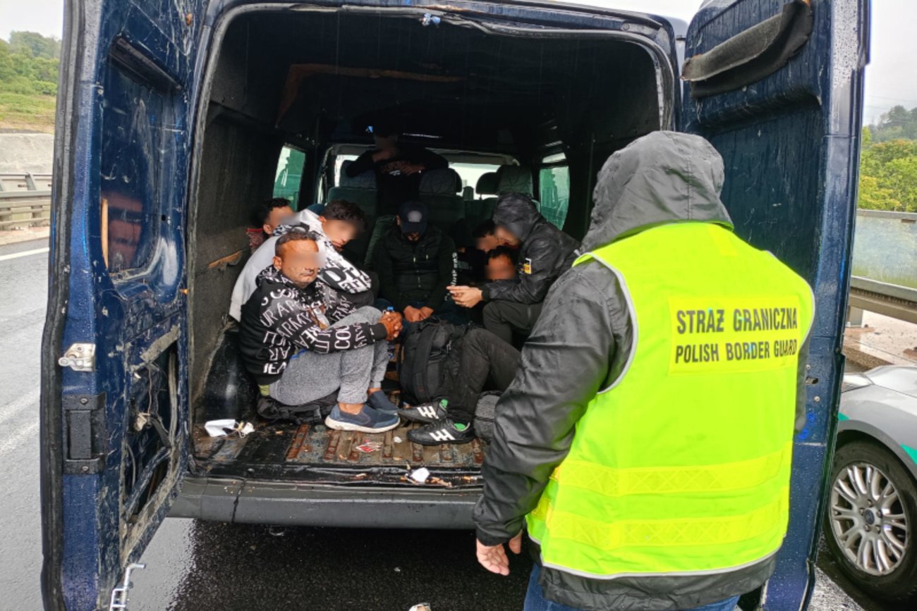 Tragiczny wypadek busa na Śląsku. Zatrzymano 18 imigrantów