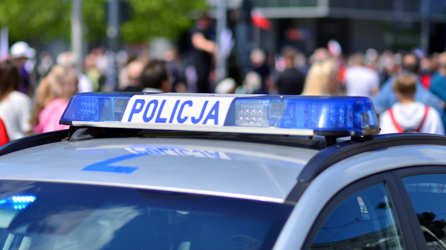 Szybko poszło. Nowe policyjne Volvo rozbite w Jeleniej Górze