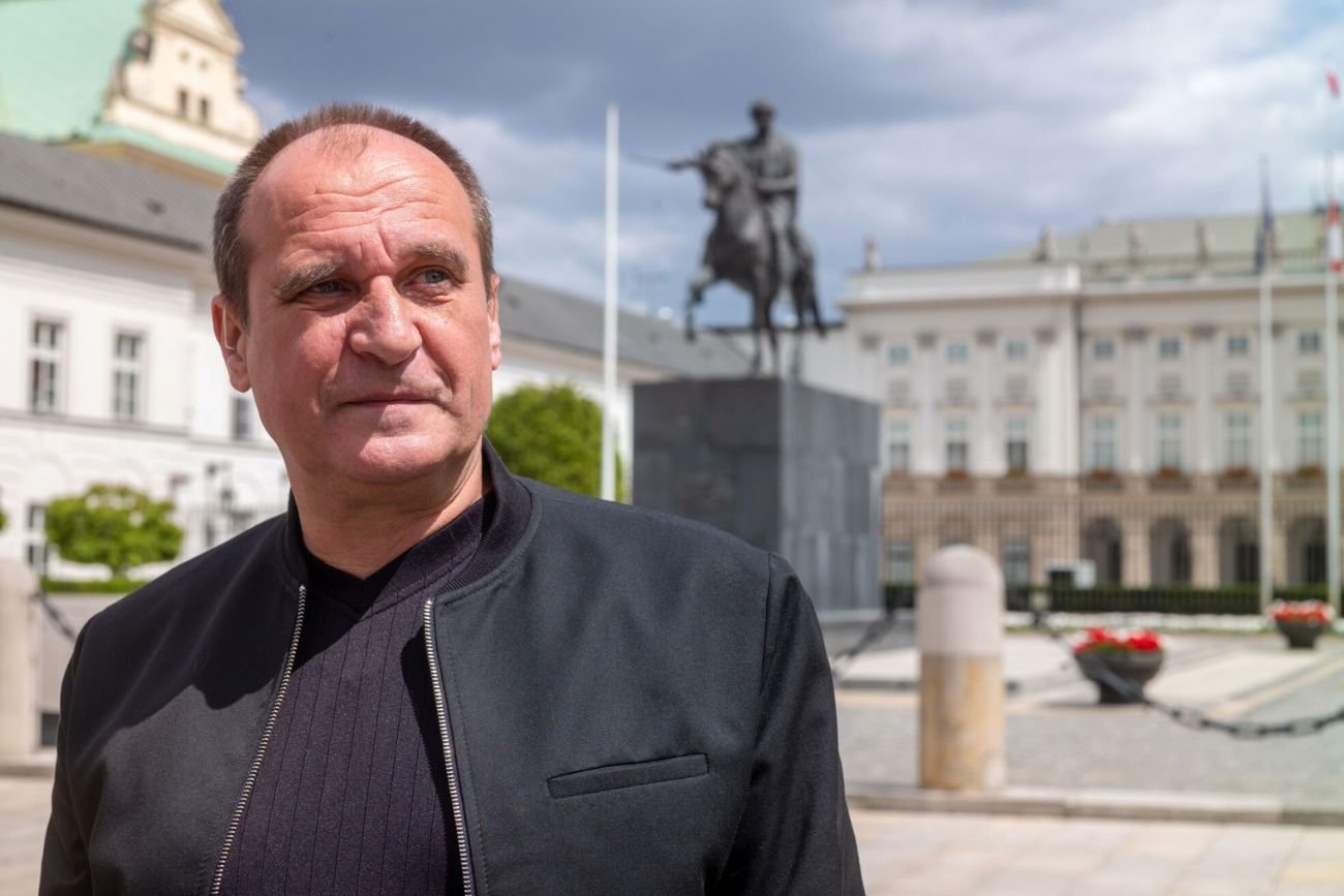 Paweł Kukiz pod Pałacem Prezydenckim.