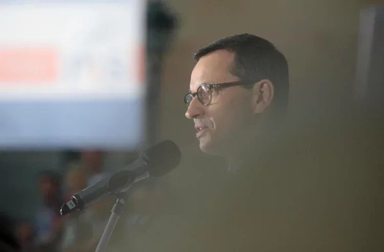 Premier Mateusz Morawiecki obiecał pomoc dla poszkodowanych w wyniku przejścia trąby powietrznej przez Sądecczyznę. Premier Mateusz Morawiecki obiecał pomoc dla poszkodowanych w wyniku przejścia trąby powietrznej przez Sądecczyznę.