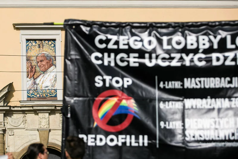 Projekt pod hasłem "Stop pedofilii" przewiduje kary więzienia za niektóre formy edukacji seksualnej.