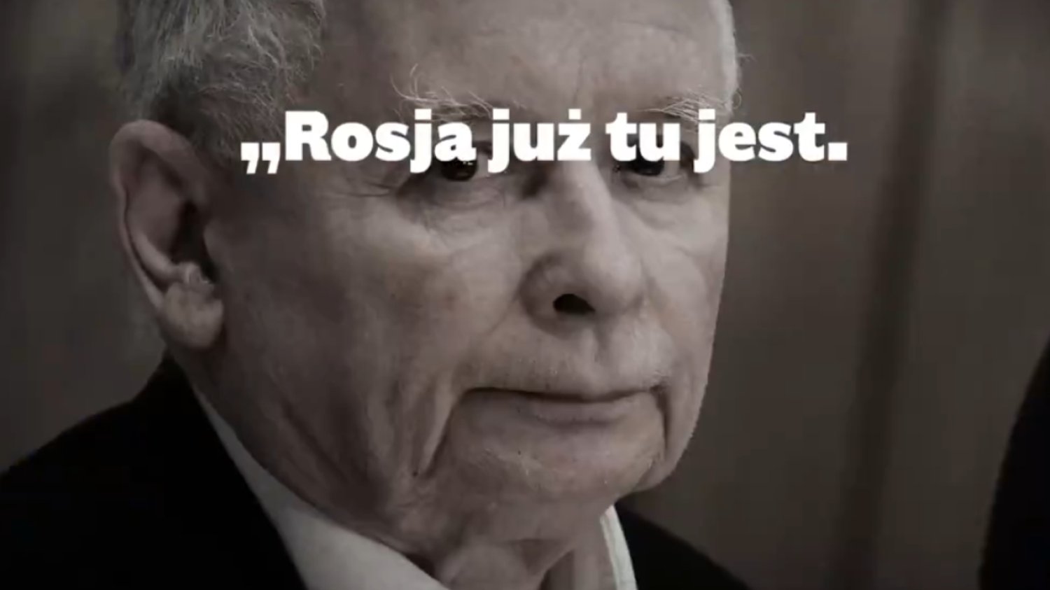 Mocny spot PO. "Rosja już tu jest". W tle zdjęcie Kaczyńskiego