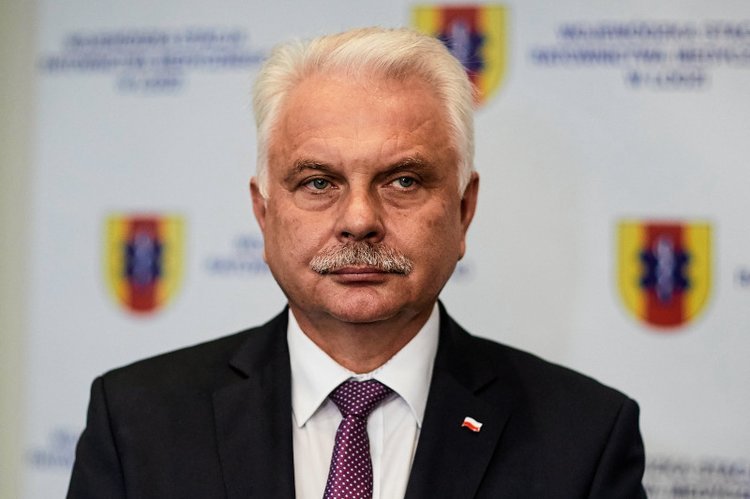 Waldemar Kraska mówi o szkoleniu lekarzy z obsługi respiratorów.