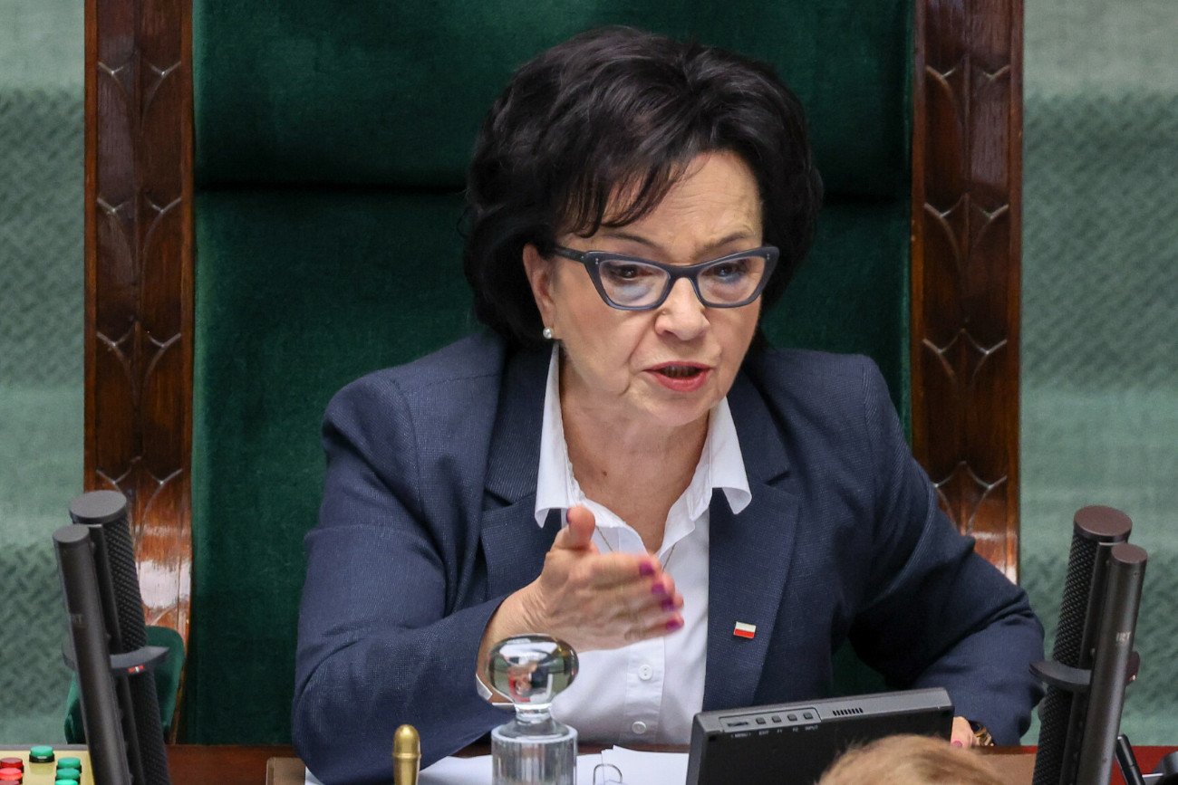 O wycofaniu projektu ustawy z porządku obrad poinformowała marszałek Sejmu Elżbieta Witek