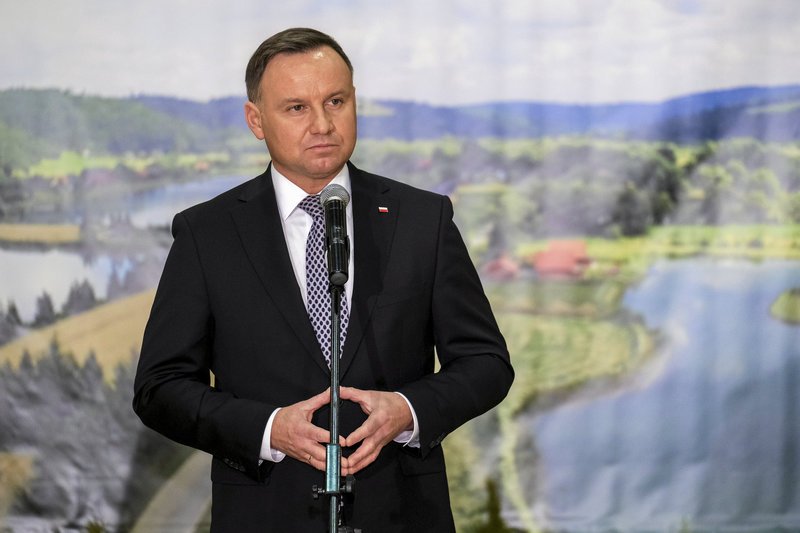 Prezydent uważa, że bycie w NATO i UE jest przydatne.