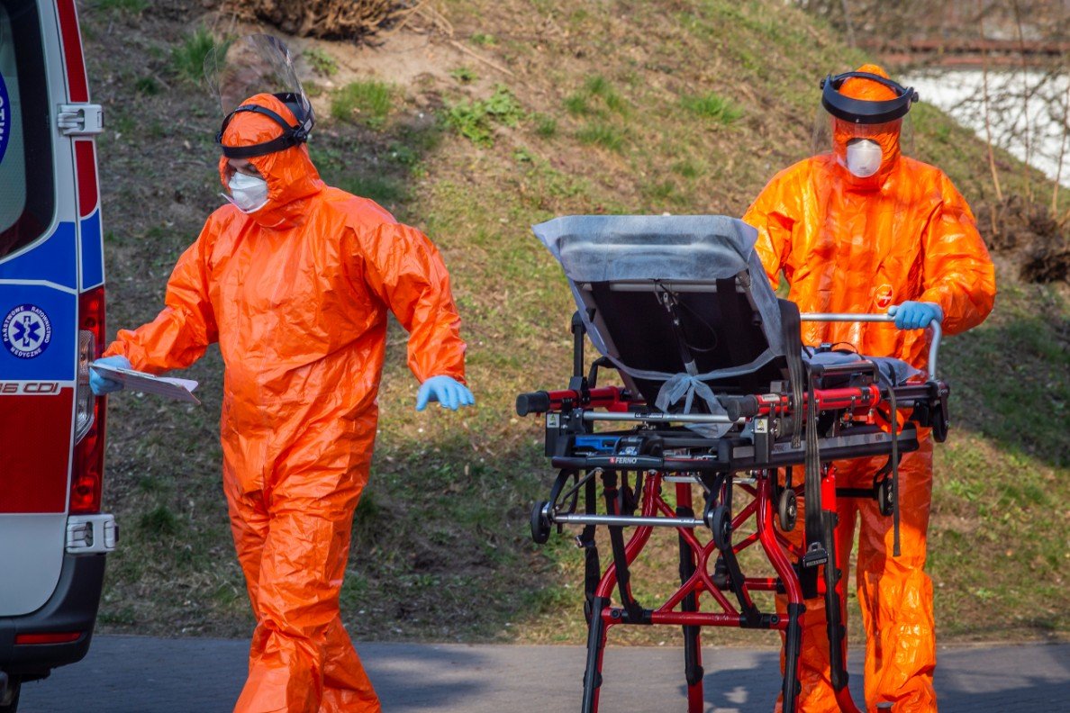 Resort podał 1 kwietnia wieczorem, że potwierdzono śmierć siedmiu kolejnych osób przez koronawirusa.