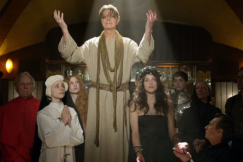 Nowy klip Davida Bowiego z udziałem Marion Cotilliard i Gary'ego Oldmana "The Next Day" wzbudza spore kontrowersje.