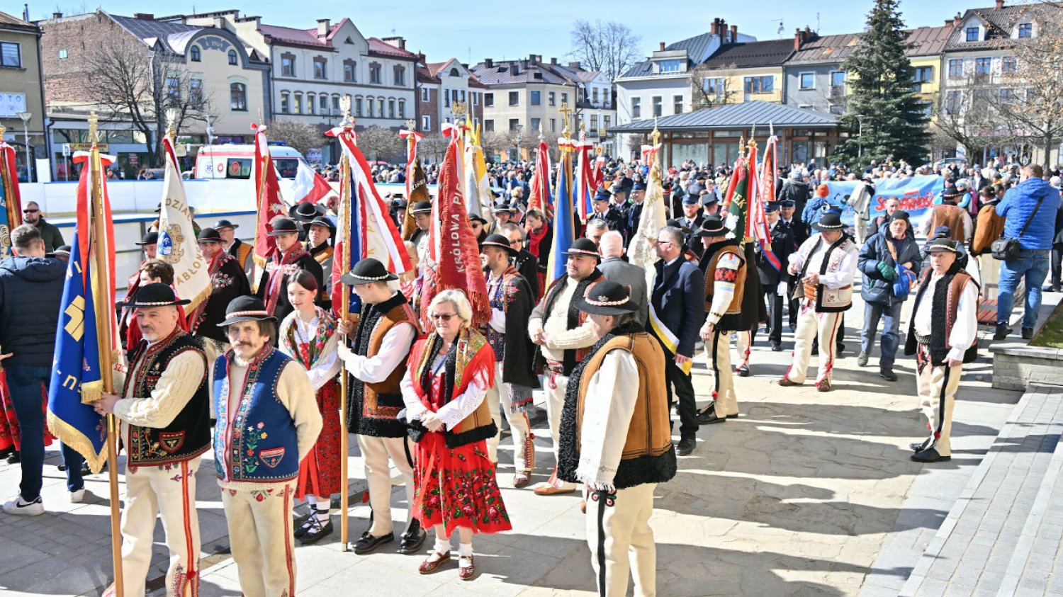 Górale maszerowali w obronie Jana Pawła II w Nowym Targu.