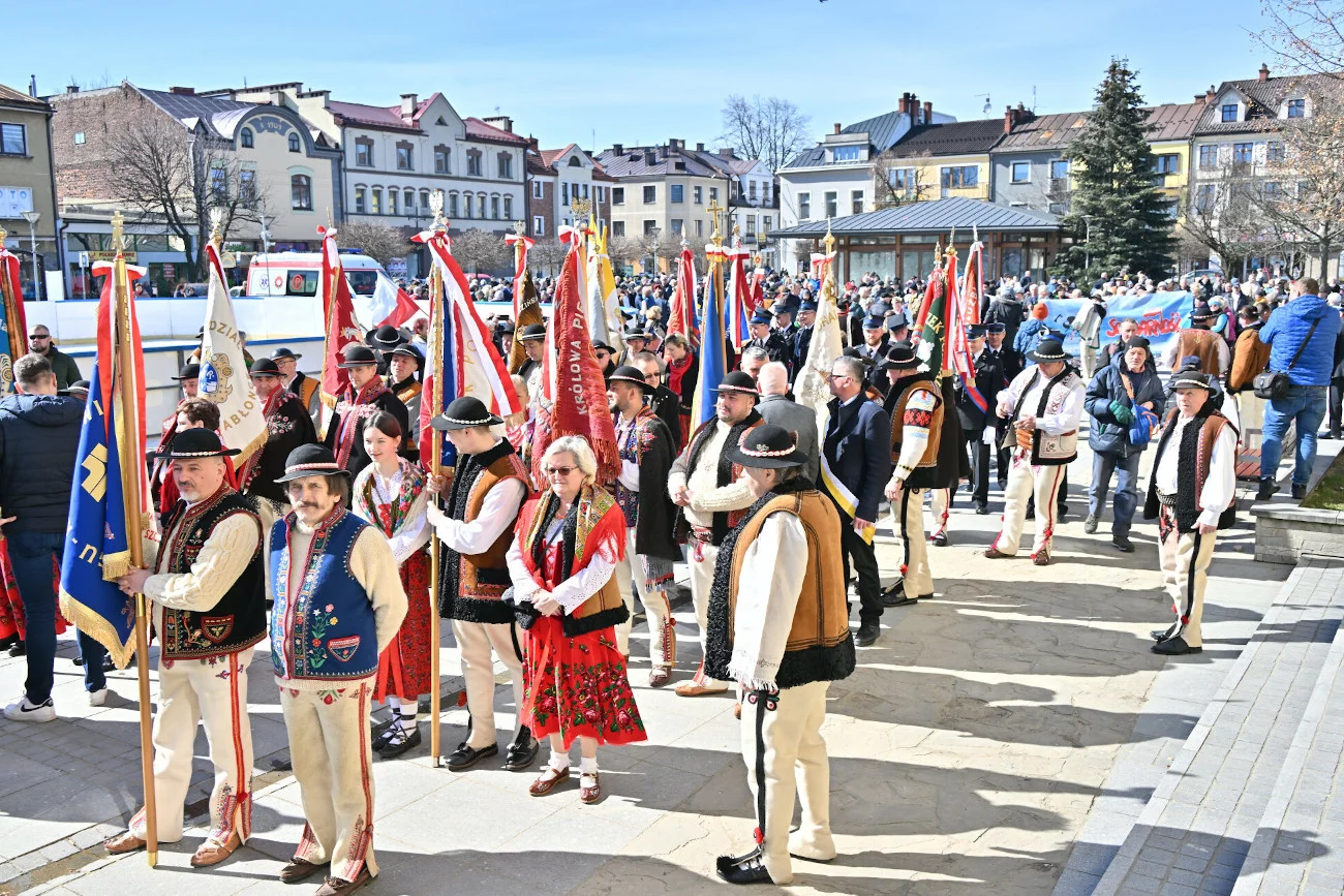 Górale maszerowali w obronie Jana Pawła II w Nowym Targu.
