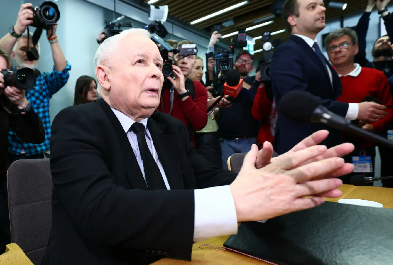 Jarosław Kaczyński broni Adama Glapińskiego. Prezes PiS mówi o spisku.